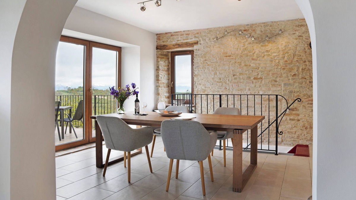 Murazzano House | Holiday Home 'Casa Rea' with Mountain View, Private Terrace and Wi-Fi