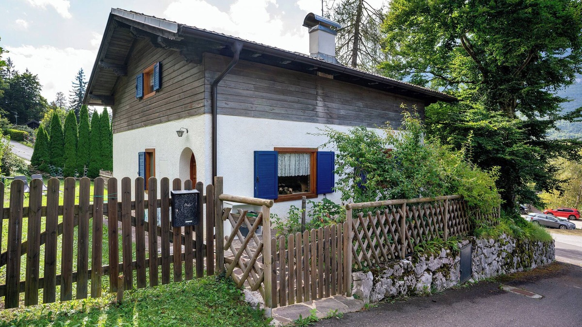 Spormaggiore House | Holiday Home 'Casa Belfort for 9 People' with Mountain View, Terrace and Private Garden