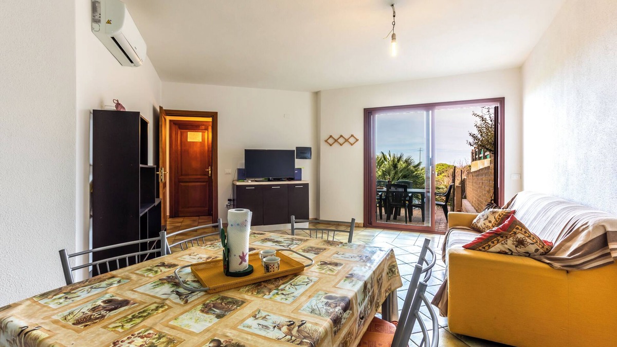 La Muddizza House | Holiday Home 'Casa La Palma Vista Mare' with Sea View, Wi-Fi and Air Conditioning