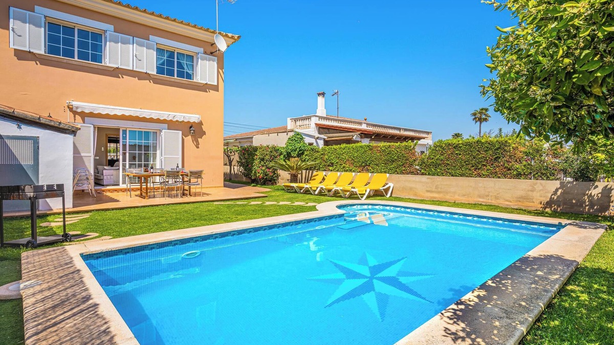 Badia Gran House | Holiday Home Casa las Bahias with Pool, Wi-Fi, A/C, Terrace & Garden; Parking Available