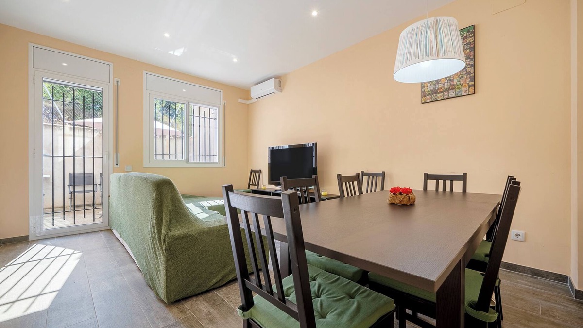 Aldover House | Holiday Home 'Casa Lluma' with Mountain View, Wi-Fi and Air Conditioning