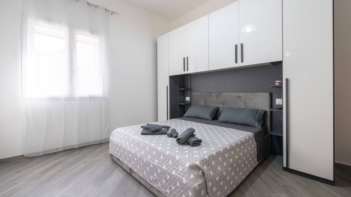 Assemini House | Holiday Home 'Casa Manu' with Private Terrace, Wi-Fi and Air Conditioning