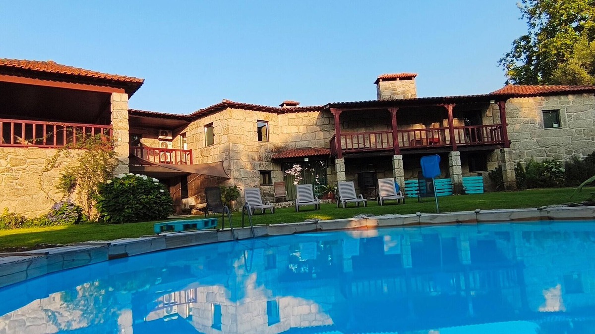 Povoa de Lanhoso House | Holiday Home 'Casa Nova Das Oliveiras' with Mountain View, Wi-Fi and Air Conditioning