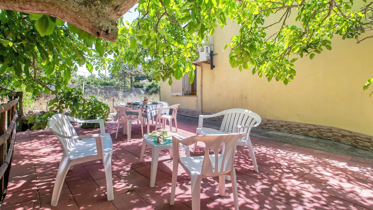 San Lorenzo House | Holiday Home 'Casa Ottula' with Private Garden, Wi-Fi and Air Conditioning