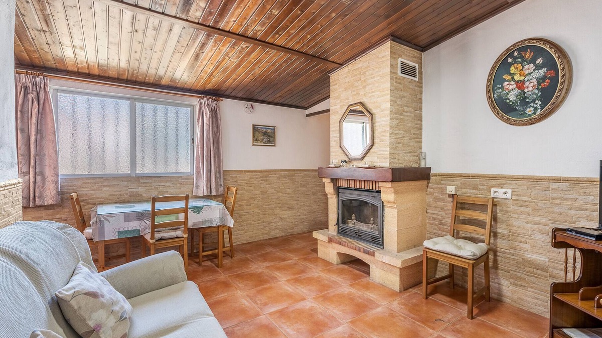 Cacin House | Holiday Home 'Casa Pepita' with Mountain View, Private Pool and Wi-Fi