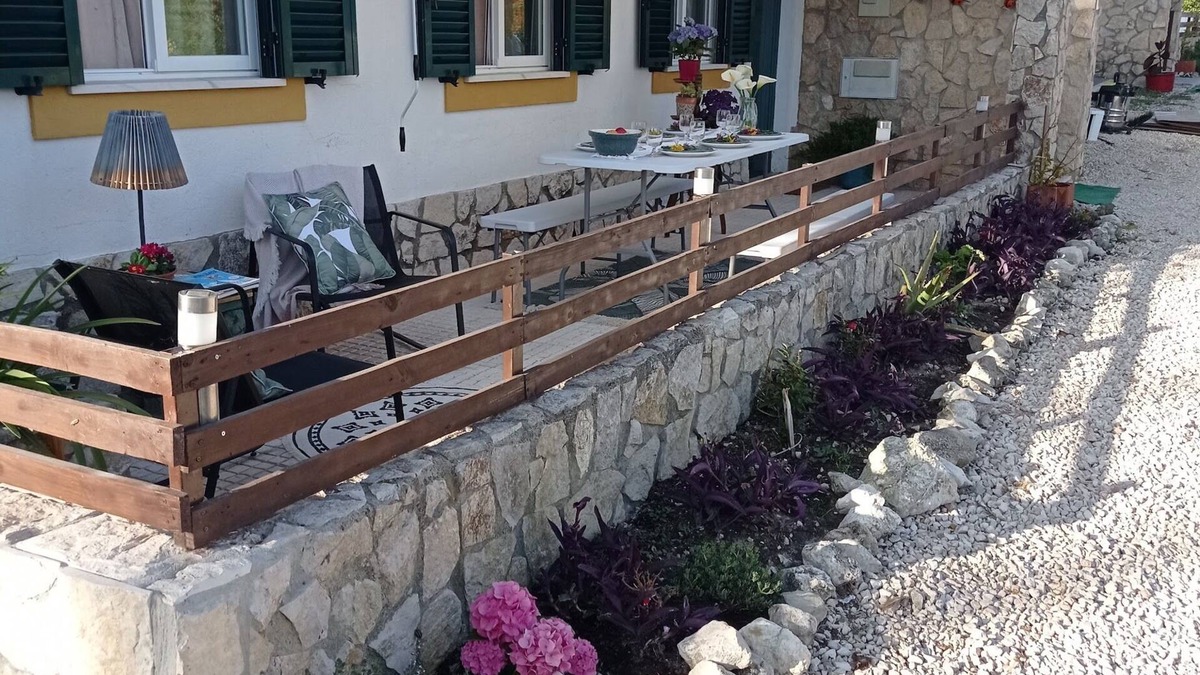 Cartaxo House | Holiday Home 'Casa 2' with Shared Pool, Wi-Fi and Air Conditioning