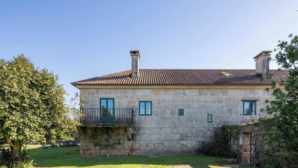 Areas House | Holiday Home 'Casa Rectoral Entera' with Mountain View, Private Pool and Wi-Fi