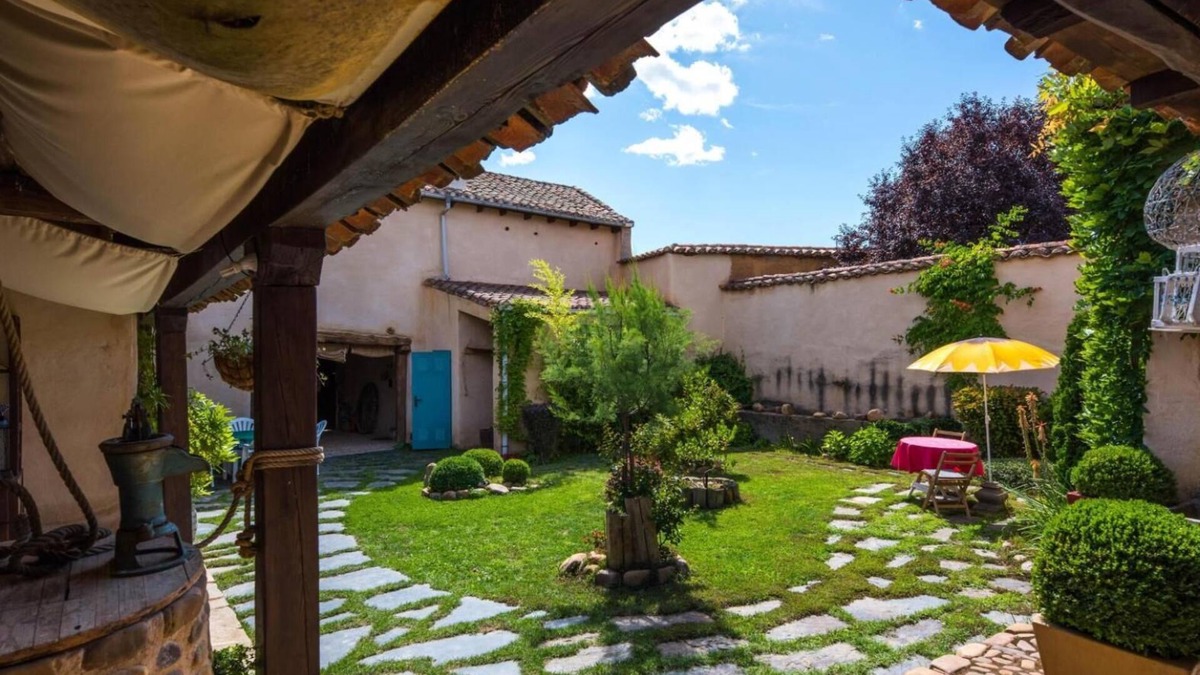 Villamejil House | Holiday Home 'Casa Rural La Cepedana' with Private Terrace, Private Garden and Wi-Fi