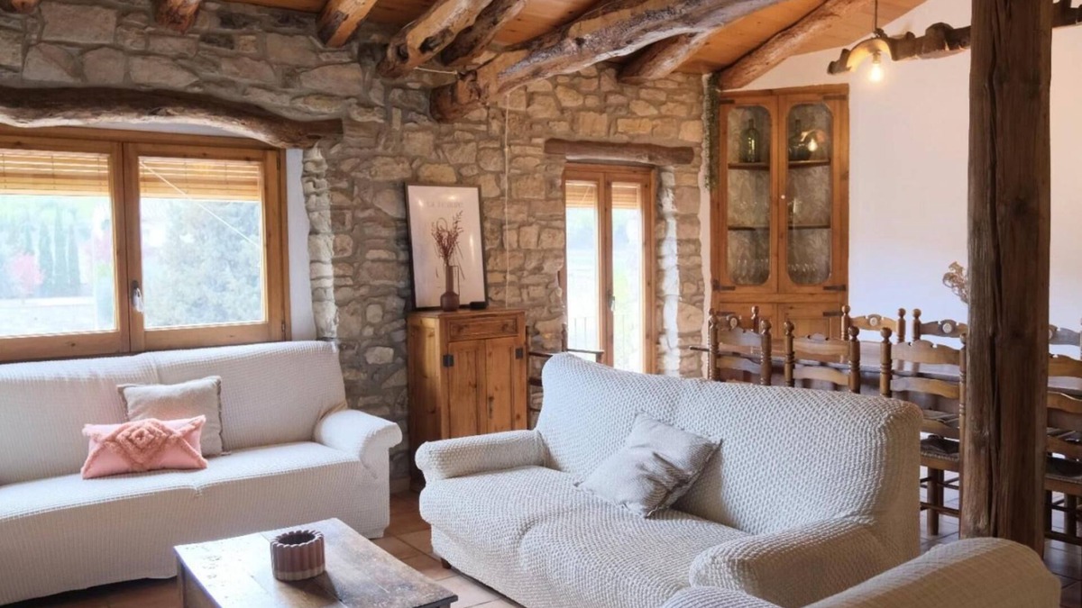 Vilagrasa House | Holiday Home 'Casa Rural Cal Caminer' with Private Pool, Wi-Fi and Air Conditioning