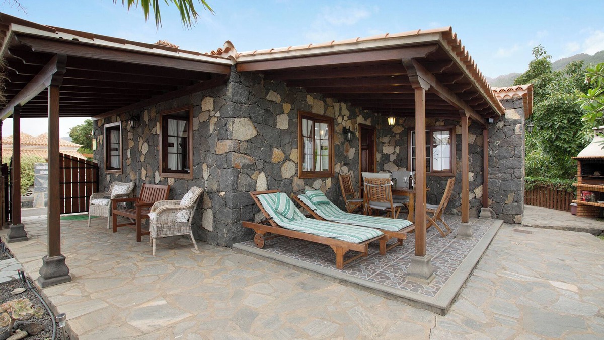 Arecida House | Holiday Home 'Casa Rural Arecida' with Sea View, Wi-Fi and Air Conditioning