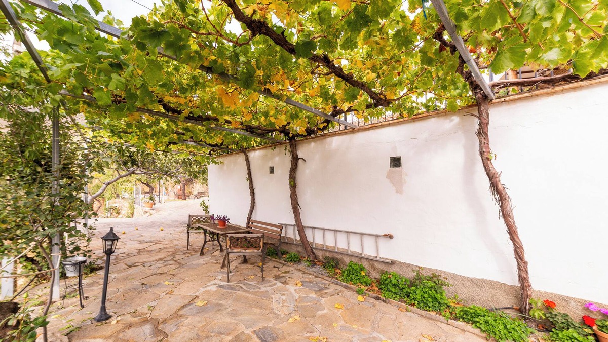 Laroya House | Holiday Home 'Casa Rural Museo' with Mountain View, Shared Pool and Wi-Fi