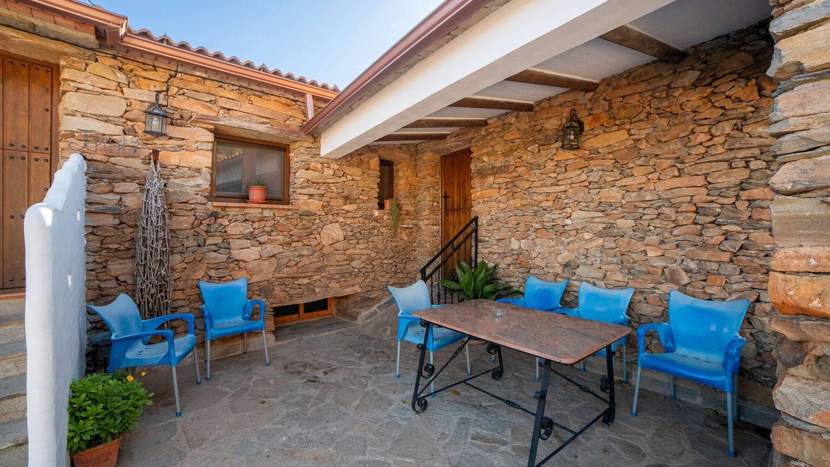 Laroya House | Holiday Home 'Casa Rural Albaida' with Mountain View, Shared Pool and Wi-Fi