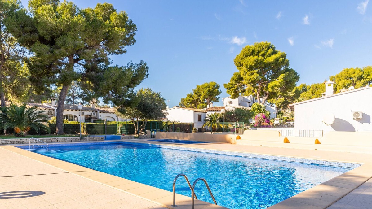 Pinar del Advocat House | Holiday Home "Casa Shelly" with Shared Pool & Wi-Fi