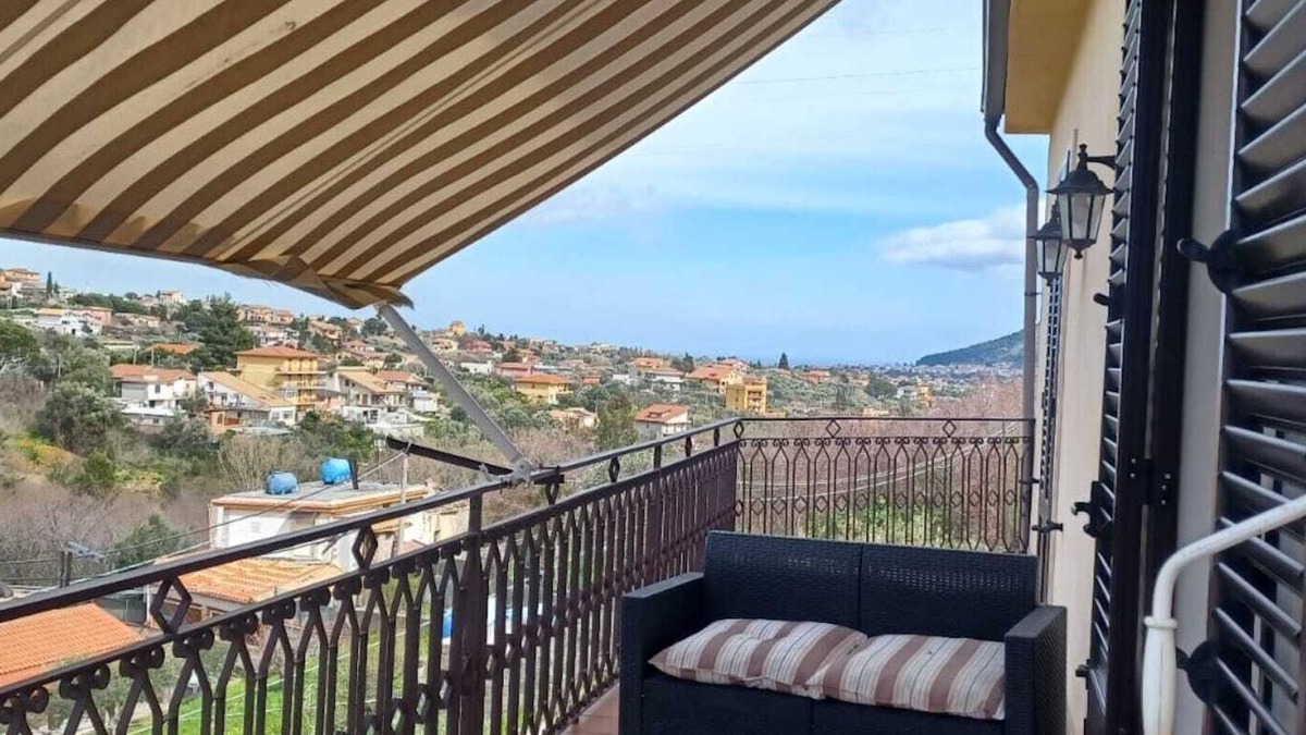 Monreale House | Holiday Home "Casa Splendida" with Mountain View, Terraces & Wi-Fi