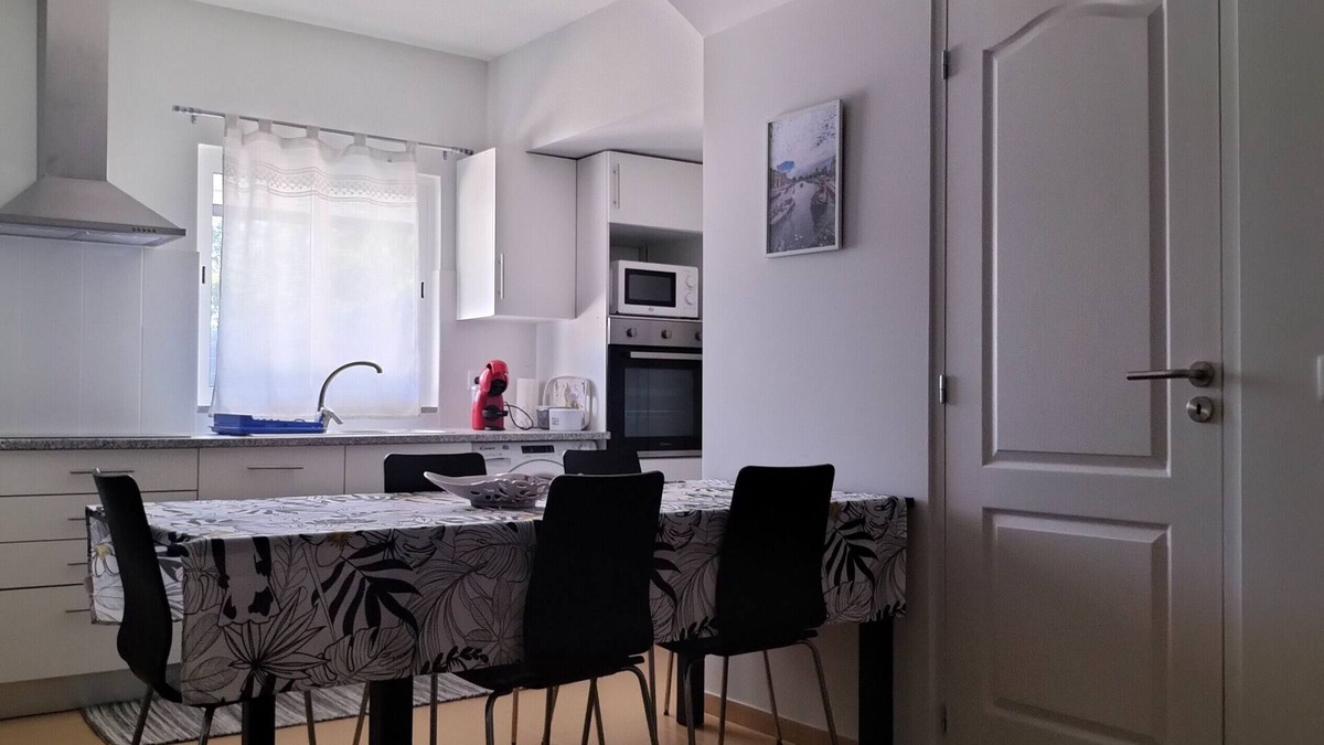 Oliveira De Azemeis House | Holiday Home 'Casa T3 Área Metropolitana do Porto' with Mountain View, Shared Terrace and Wi-Fi