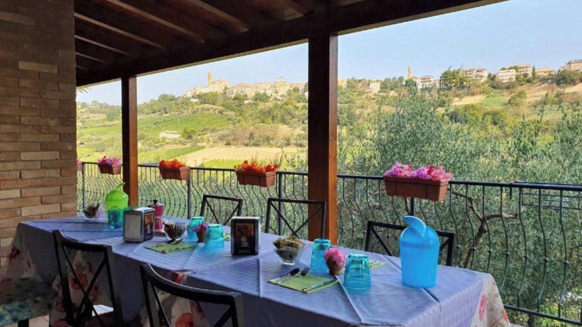 Campofilone House | Holiday Home 'Casa Vacanze Landandsea' with Private Terrace, Wi-Fi and Air Conditioning