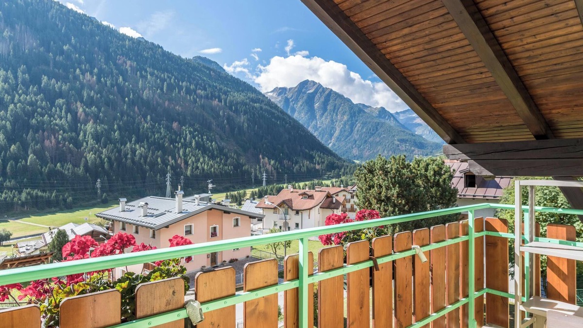 Fraviano House | Holiday Home "Casa Vacanza Zambotti" with Mountain View & Private Garden