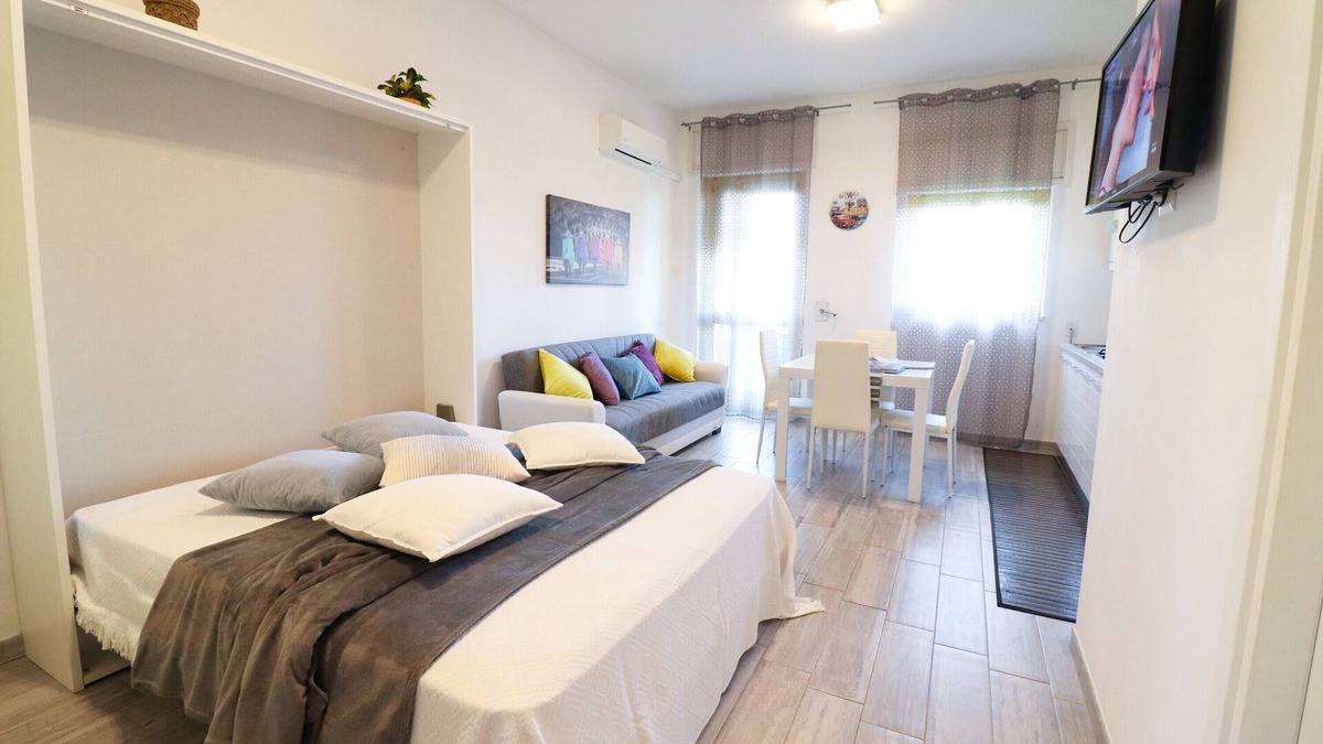 Otranto House | Holiday Home 'Casa Vacanze Alba A Otranto ' with Balcony and Air Conditioning