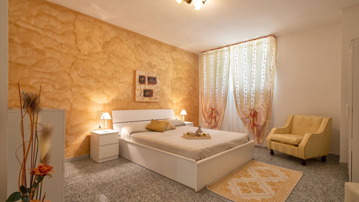 Viddalba House | Holiday Home 'Casa Vale' with Private Garden and Wi-Fi