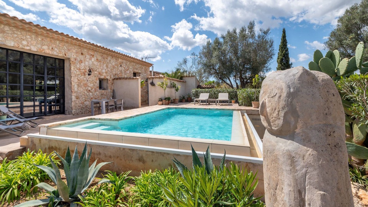 Costitx House | Holiday Home 'Cascada' with Mountain View, Private Pool and Wi-Fi