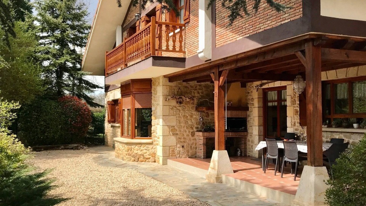 Murgia House | Holiday Home 'Caserio Arrigorri' with Balcony and Wi-Fi