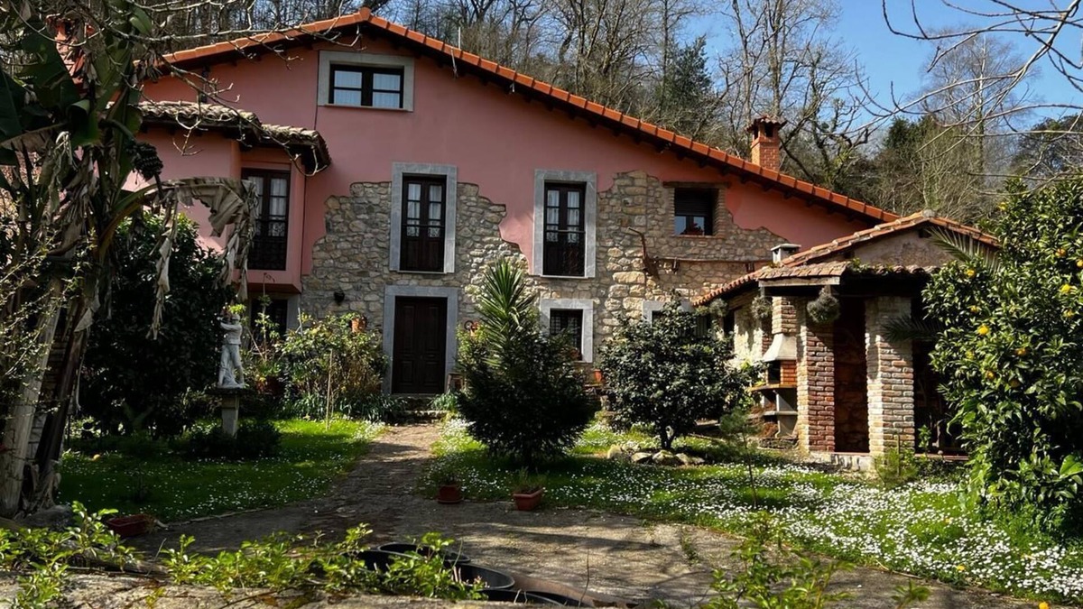 Mestas House | Holiday Home 'Caseron De Pontigu' with Mountain View, Private Terrace and Wi-Fi