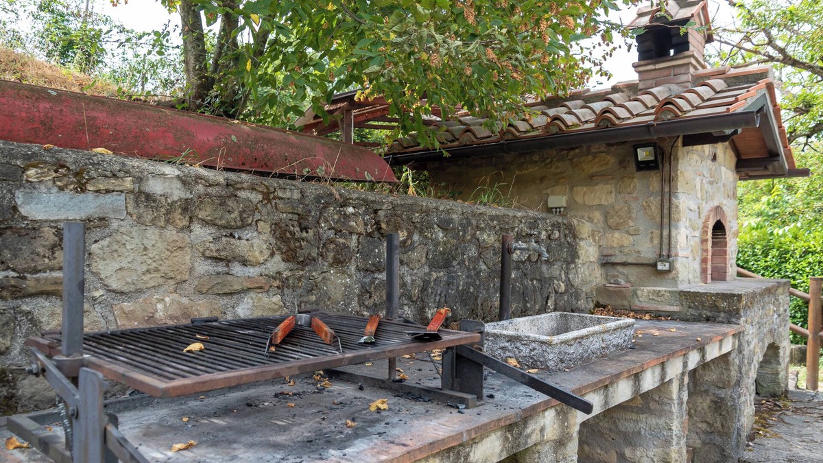 Barberino di Mugello House | Holiday Home 'Castello Di Mangona' with Mountain View and Private Garden