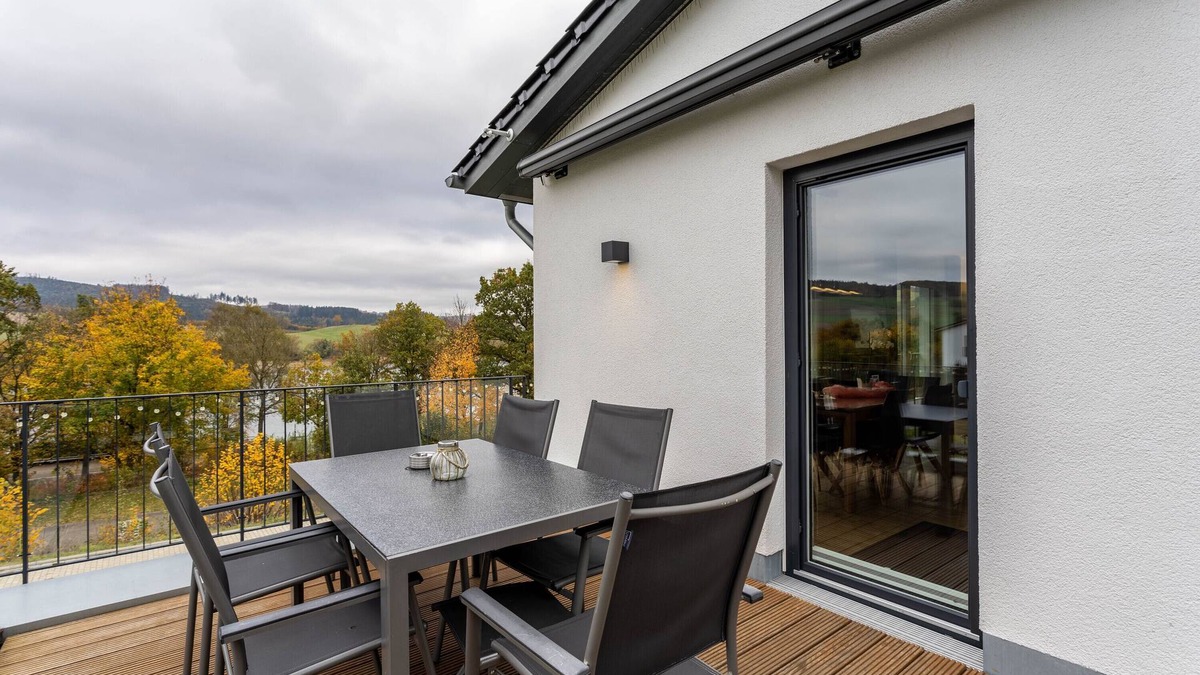 Heringhausen House | Holiday Home 'Catharina' with Lake View, Private Terrace and Wi-Fi