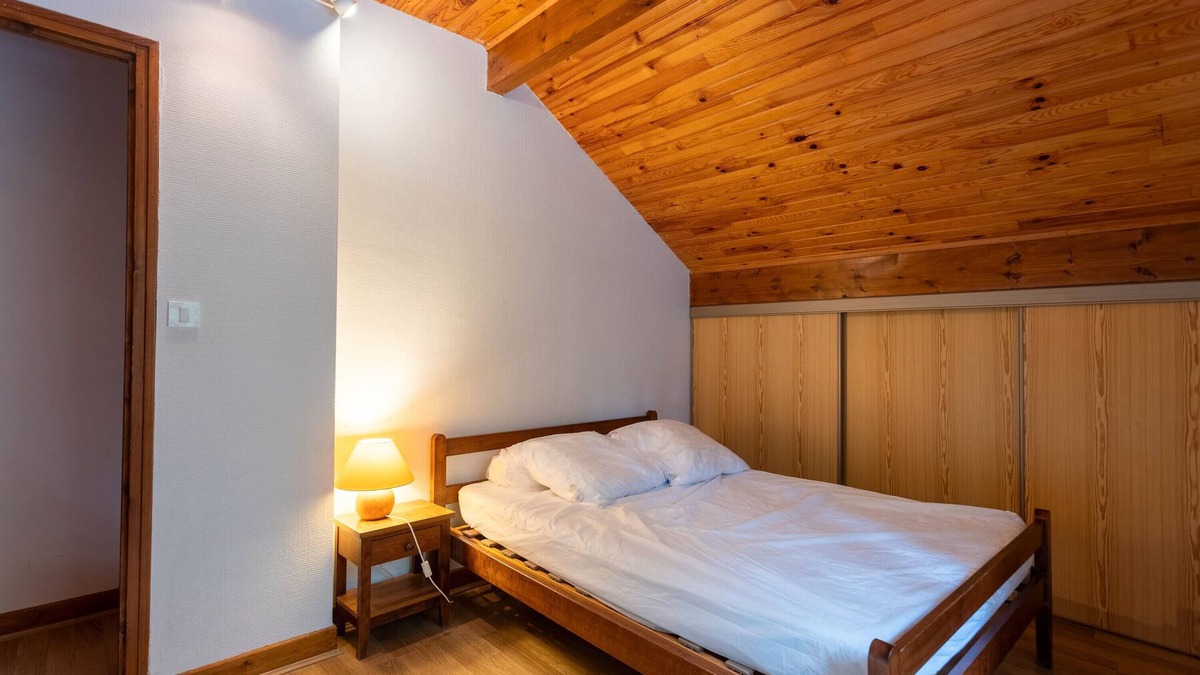 Mendive House | Holiday Home 'Chalet Pedro' with Shared Terrace