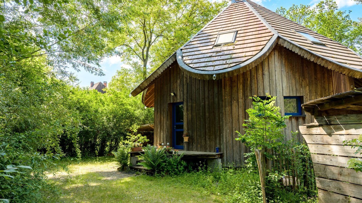 Dietwiller House | Holiday Home 'Charmante Maison En Bois' with Private Terrace, Private Garden and Wi-Fi