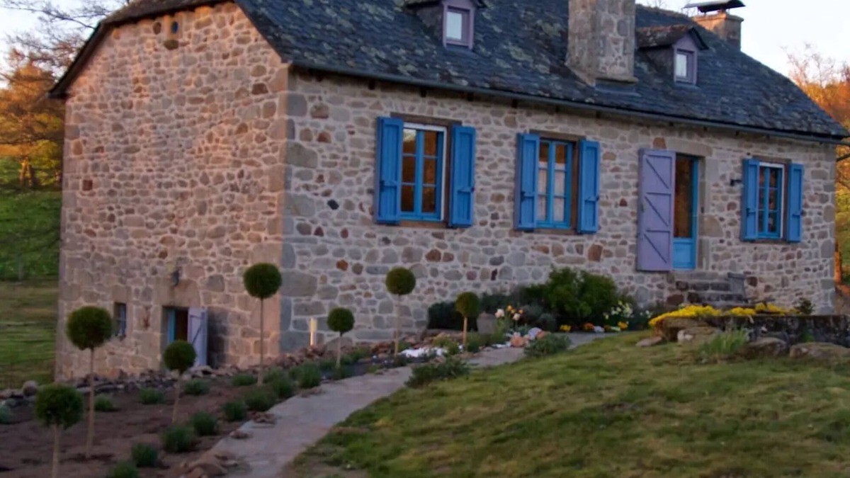 Auriac House | Holiday Home 'Charmant Moulin De Selves' with Private Garden