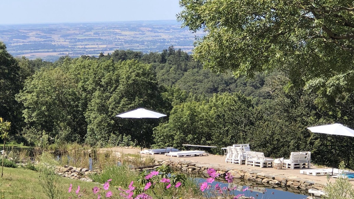Dourgne House | Holiday Home 'Charmante Et Élégante Ferme Rénovée' with Lake View, Shared Pool and Wi-Fi