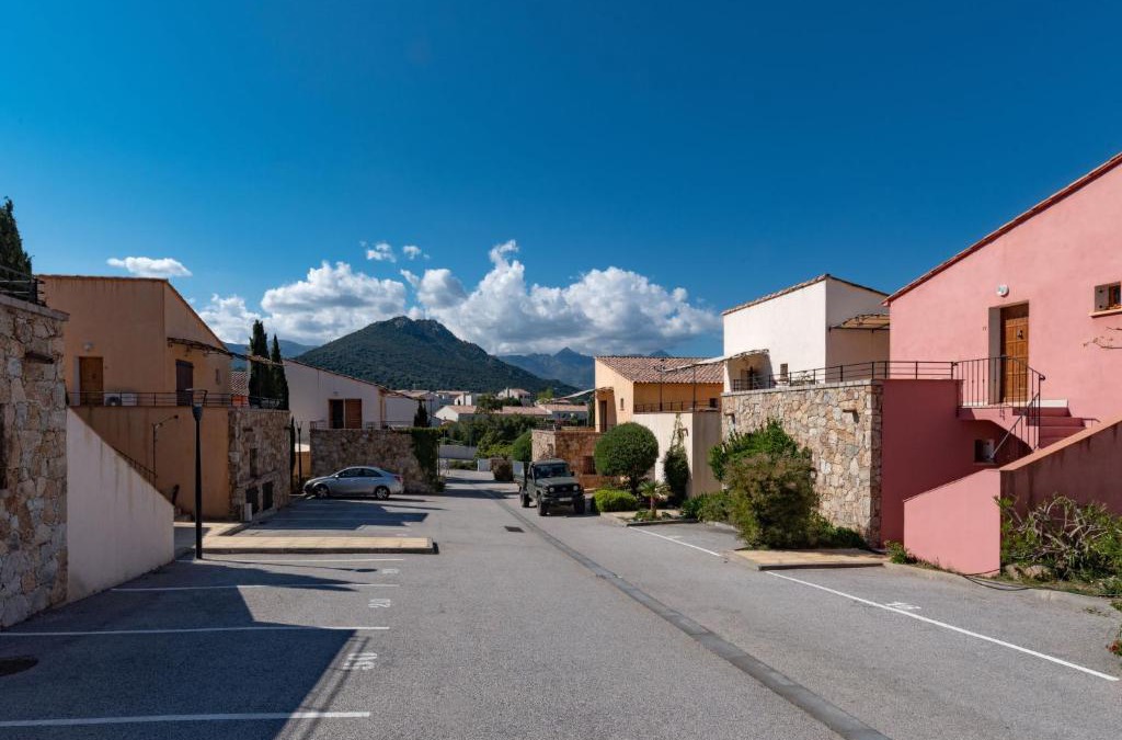 Lozari House | Holiday Home Chez Béatrice et Pascal by Interhome