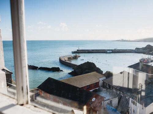 Mevagissey House | Holiday Home Cliff Cottage by Interhome