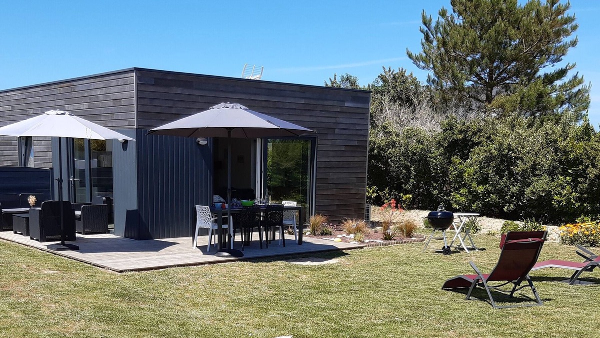 Plouneour-Brignogan-Plages House | Holiday home close to beaches (240 m) and GR34 hiking trails.