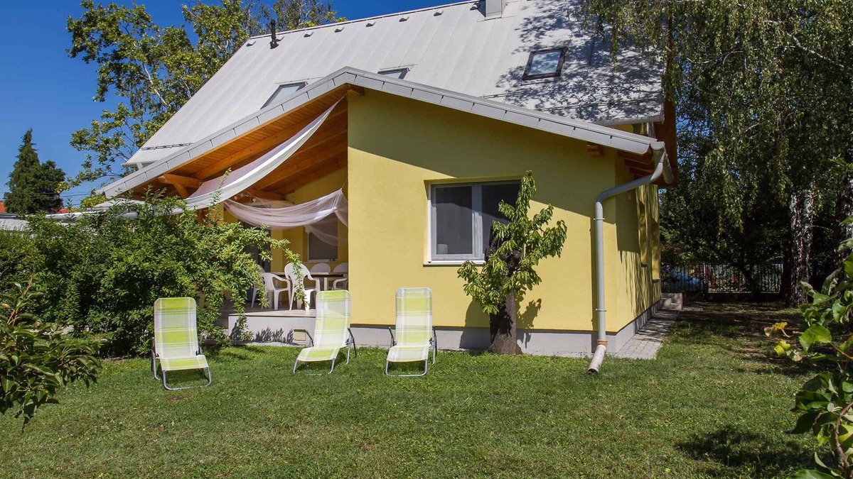 Balatonbereny House | Holiday home close to Lake Balaton, with modern equipment, washing machine, dishwasher.