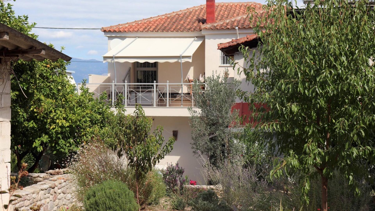 Selianitika House | Holiday home close to the beach, walking distance to the center of the village w