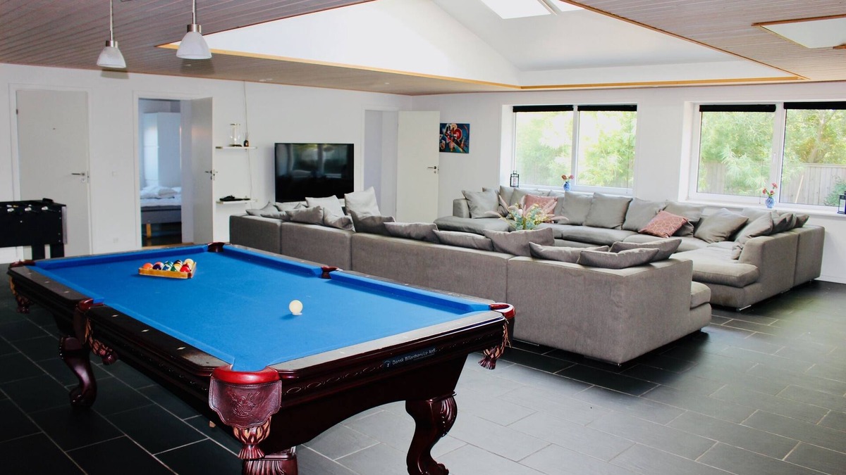 Harboore House | Holiday home close to the sea with indoor pool and room for 30 people