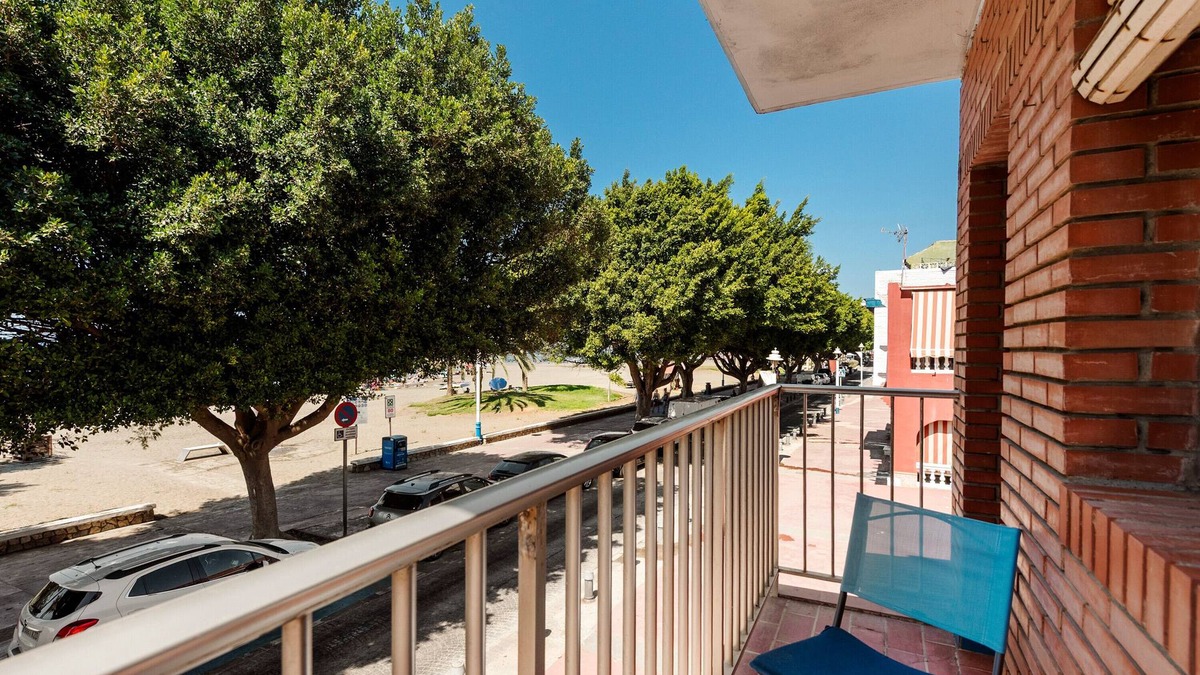 Playas del Palo House | Holiday Home 'Coral Beach' with Sea Views, Wi-Fi and Air Conditioning
