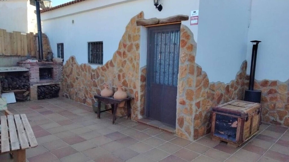Guadix House | Holiday Home Cueva Picoesquina with Mountain View, Garden & Wi-Fi