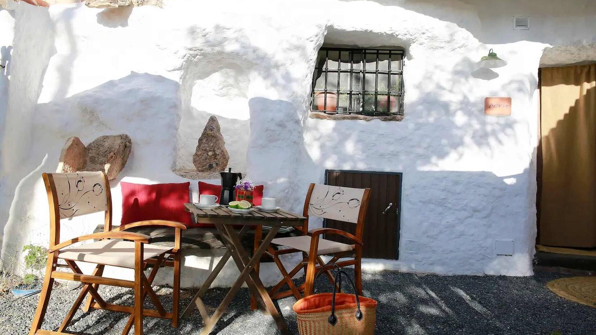 Los Balcones House | Holiday Home 'Cuevas Balcones de Piedad - Acacia' with Terrace, Shared Pool & Wi-Fi