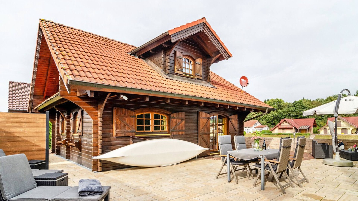 Steinbild House | Holiday Home 'Das Alpenhaus An Der Ems' with Lake View, Private Terrace and Wi-Fi