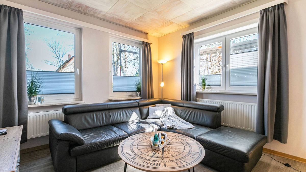 Burg Apartment | Holiday Home 'Ferienhaus Von Osten' with Private Terrace