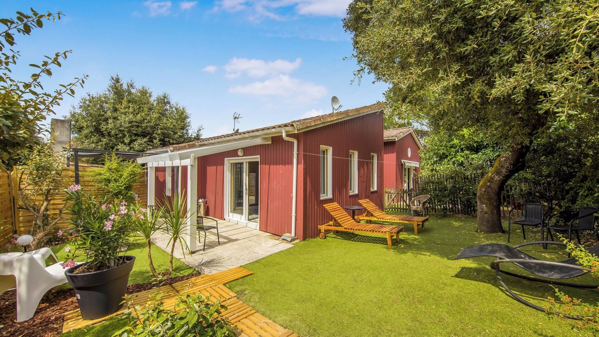 Hourtin House | Holiday Home 'De Gauche' with Private Terrace and Private Garden