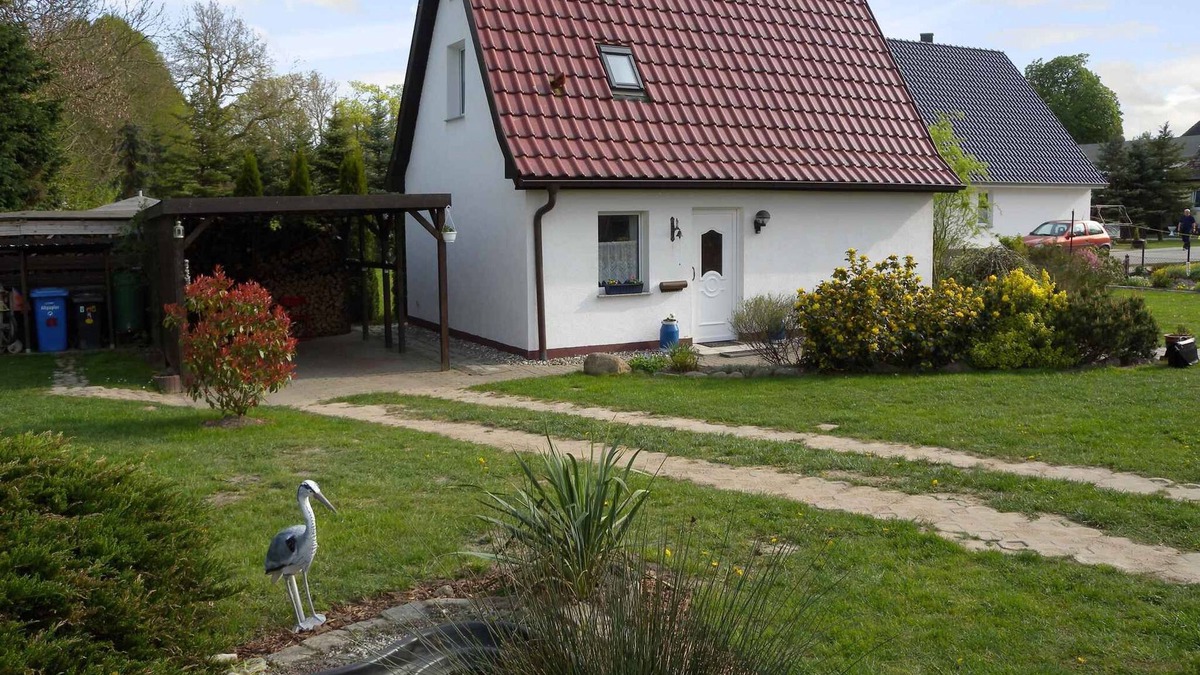 Klein Kedingshagen House | Holiday home with terrace and garden plot