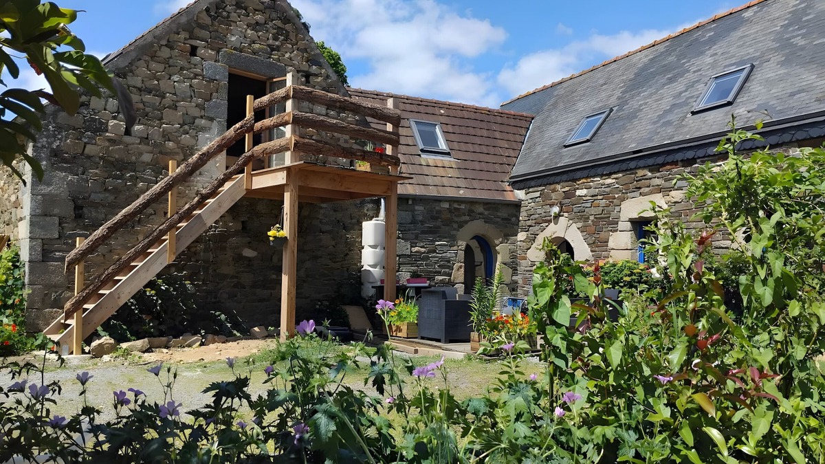 Lannion House | Holiday Home 'De L'alliance' with Private Terrace and Private Garden