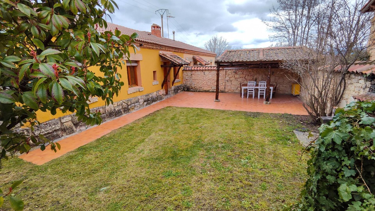 El Arenal House | Holiday Home 'De Los Maestros' with Private Garden and Wi-Fi