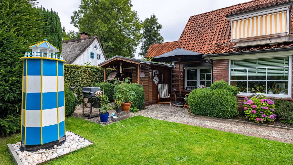Drochtersen House | Holiday Home 'Deichkate Deichwinkel' with Shared Terrace, Shared Garden and Wi-Fi