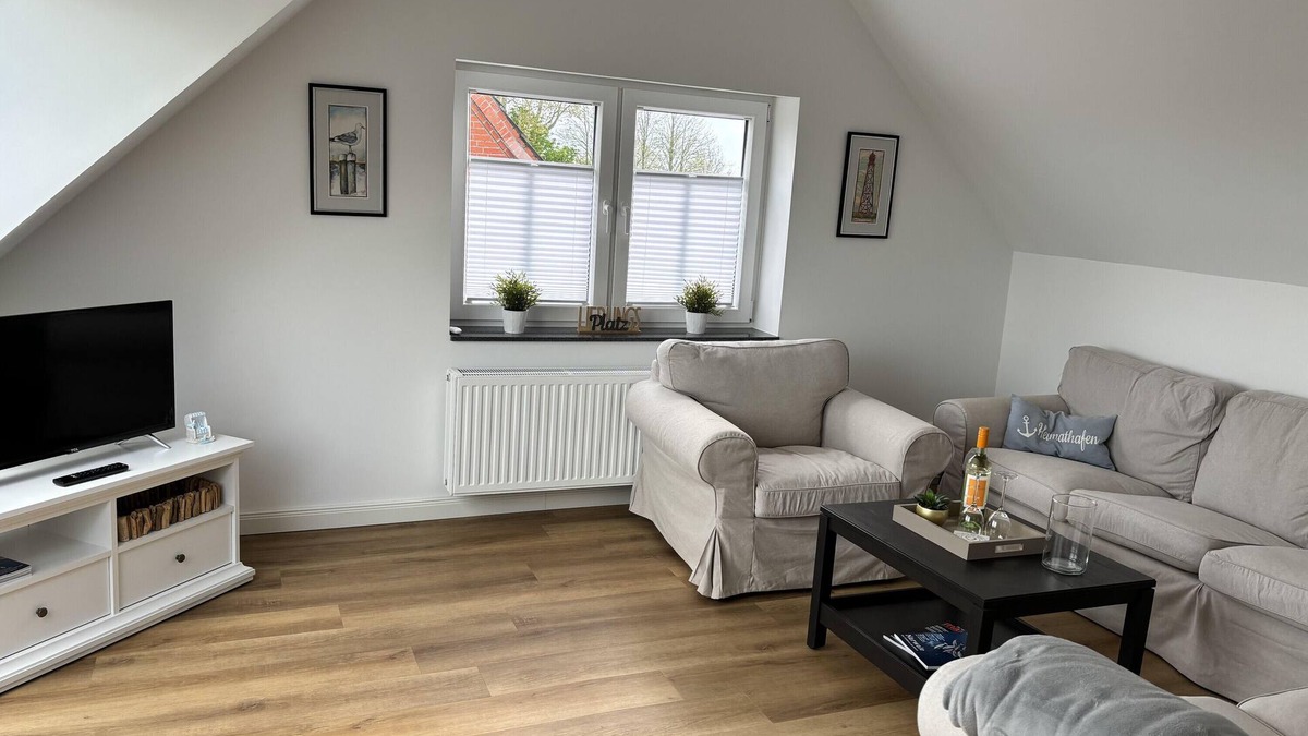 Pilsum House | Holiday Home 'Dinas Huus' with Private Terrace, Private Garden and Wi-Fi