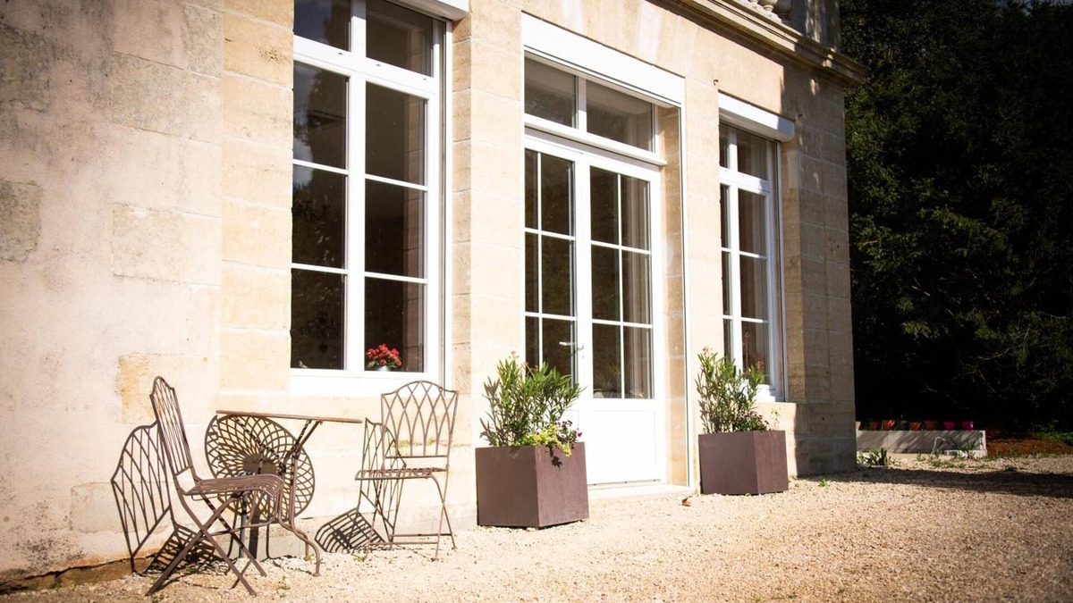 Rouille House | Holiday Home 'Domaine De La Briouse - Pavillon' with Private Terrace, Wi-Fi and Air Conditioning